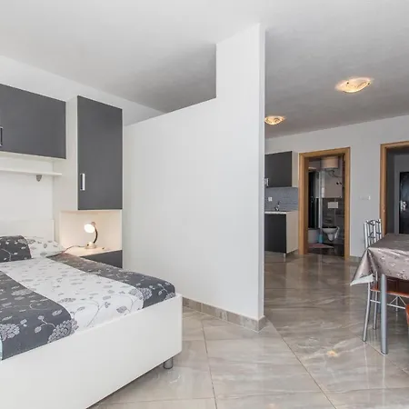 Studio Apartments Zloic In Krvavica Exterior photo