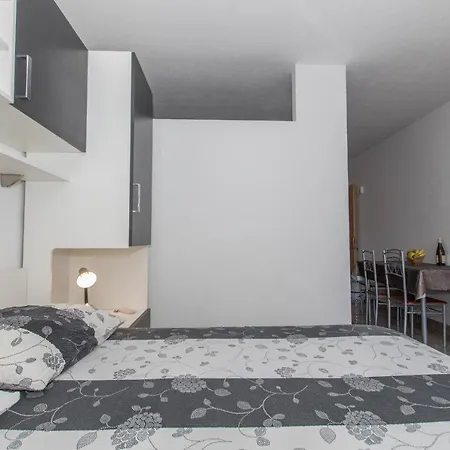 Studio Apartments Zloic In Krvavica Exterior photo