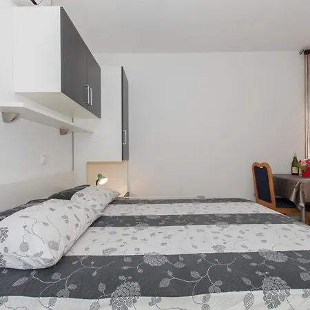 Studio Apartments Zloic In Krvavica Exterior photo