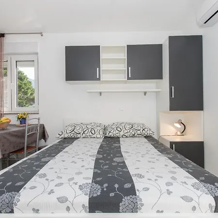 Studio Apartments Zloic In Krvavica Exterior photo