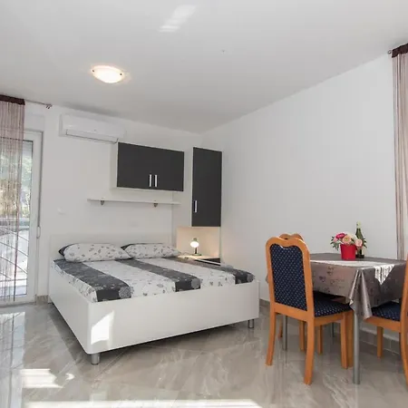 Studio Apartments Zloic In Krvavica Exterior photo