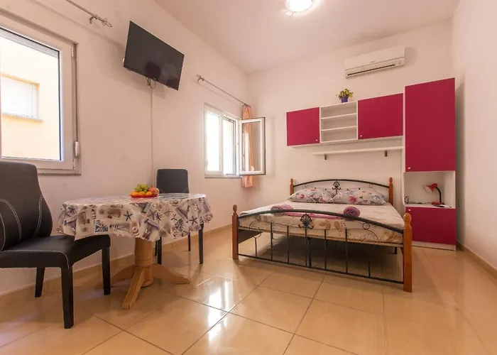 Studio Apartments Zloic In Krvavica